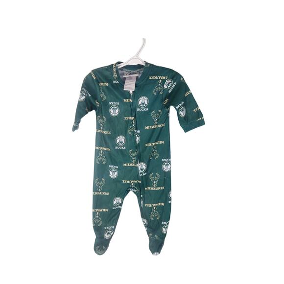 Milwaukee Bucks Footy Pajama 1 piece NWT size 3-6 months - Picture 1 of 5